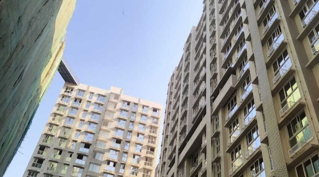 Rent 5.5 Bhk in Andheri W, Platinum Life, DN Nagar.