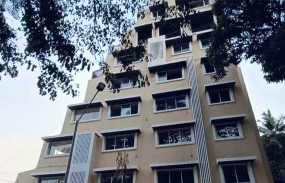 Sale, 1 BHK, 427 sft in Khar West, Shiv Om, 1st Rd.