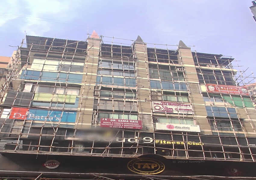 Sale F/F 350 sft Office, Link Rd Andheri W, Royal Plaza.