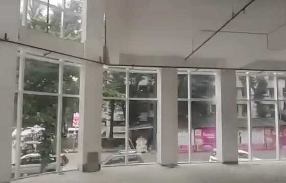 Sale 4000 sft Showroom at Goregaon W, SV Road.