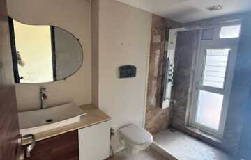 Bathroom in 4bhk for Rent in Juhu Scheme