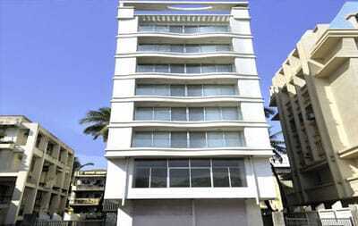 Rent Furnished 3 Bhk in Khar W, SV Road.