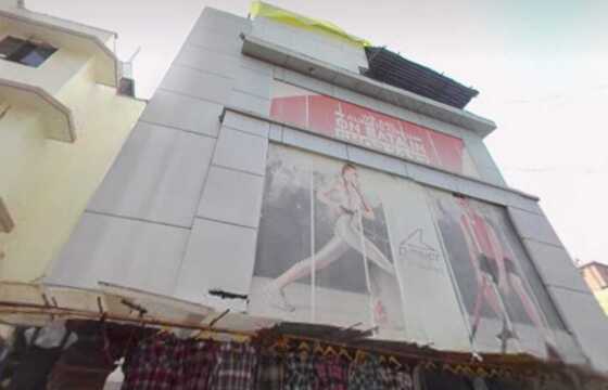 Rent S/F 400 sft Office at Hill Rd, Bandra W, Rizvi Palace.