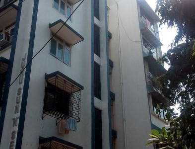 1 BHK Apartment For Rent At Shivaji Nagar, Juhu Tara Road.