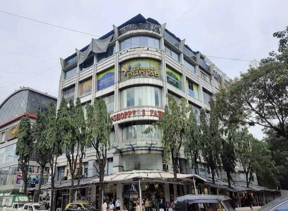 Rent 212 sft Office, Off Linking Rd, Bandra W, Crystal Mall, Office with Mezzanine.