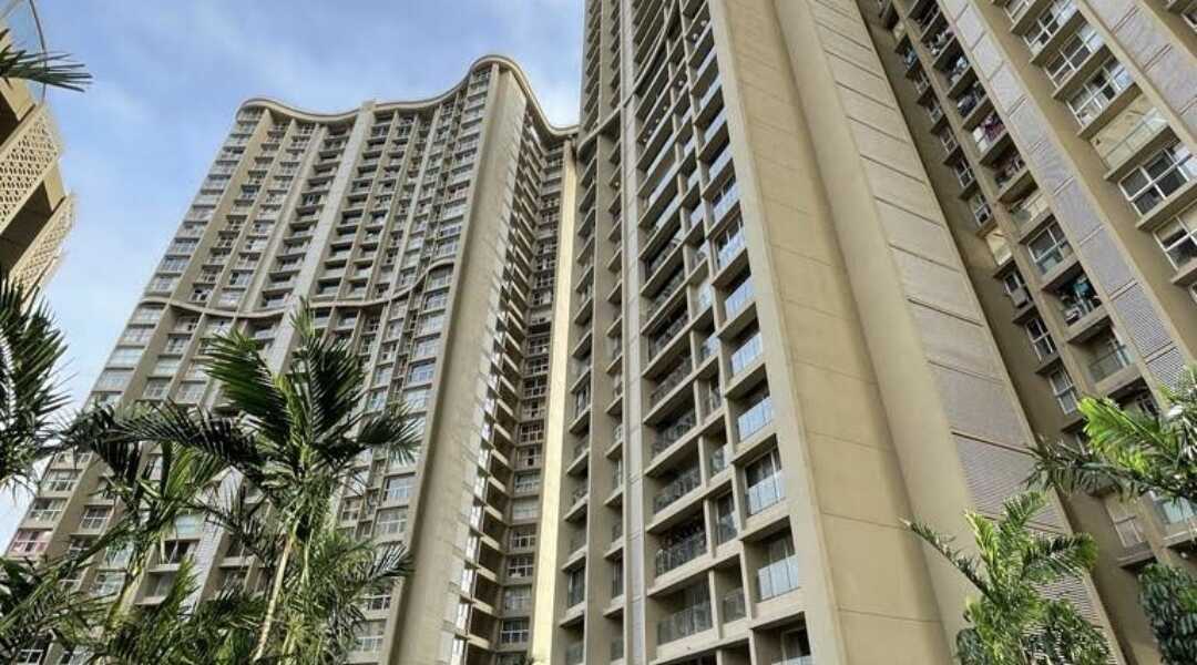 Sale 3 Bhk, 1020 sft, Runwal Elegante, Andheri W Lokhandwala.