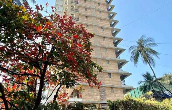 Rent S/F 3 Bhk in Bandra W Pali Hill, Madhuban Apt.