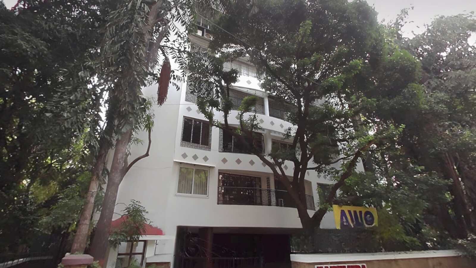 Rent S/F 3 Bhk in Bandra W Pali Hill, Nakshatra.