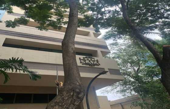 Pre Leased Commercial Office Space of 1540 sq.ft. Area for Sale at Raheja Plaza, Andheri West.