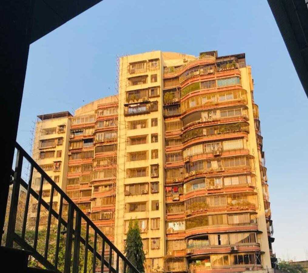Sale F/F 3 Bhk, 1300 sft, Andheri W Evershine Greens.