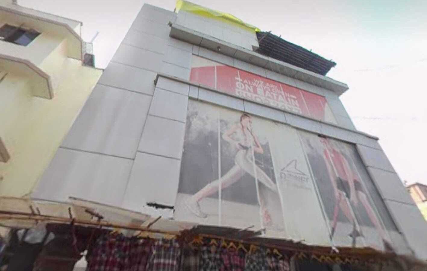 Rent S/F 400 sft Office at Hill Rd, Bandra W, Rizvi Palace.