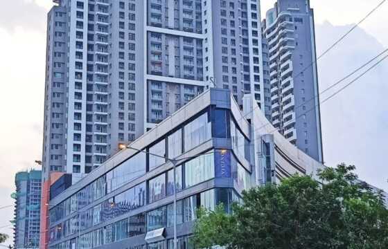 Rent Furnished 350 sft Office, Link Rd, Andheri W, in Vicino Mall.