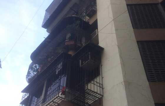 Rent Semi furnished 2 Bhk in Andheri West, Lokhandwala, Sun Swept.