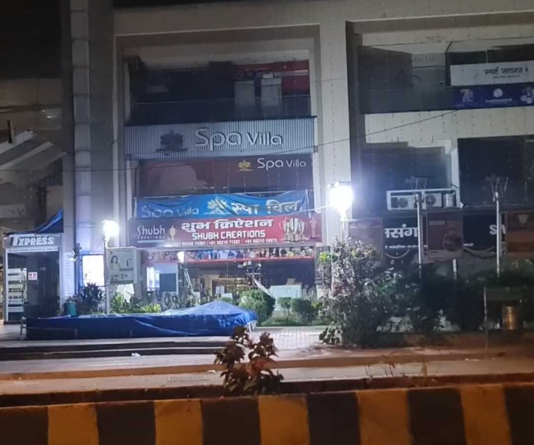 For Sale 6040 sft Showroom in Kandivali W, Mahavir Nagar