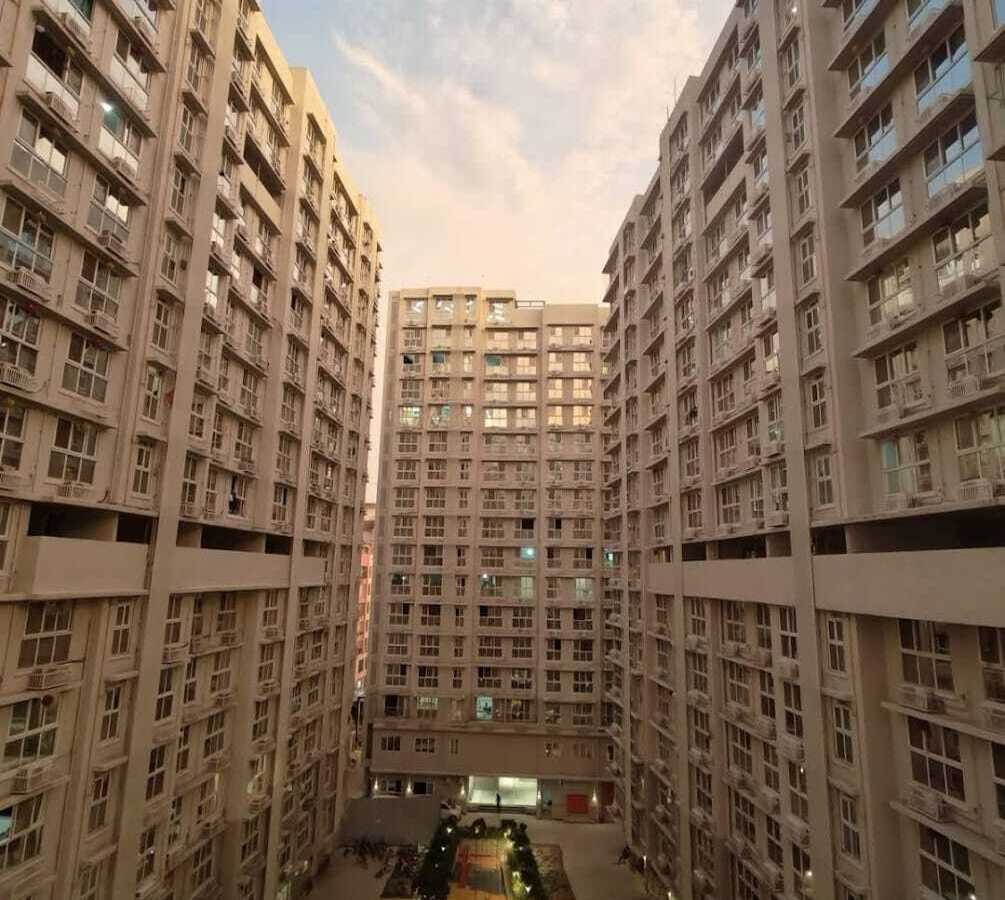 Rent F/F 3 Bhk at Platinum Life, Andheri W, DN Nagar.