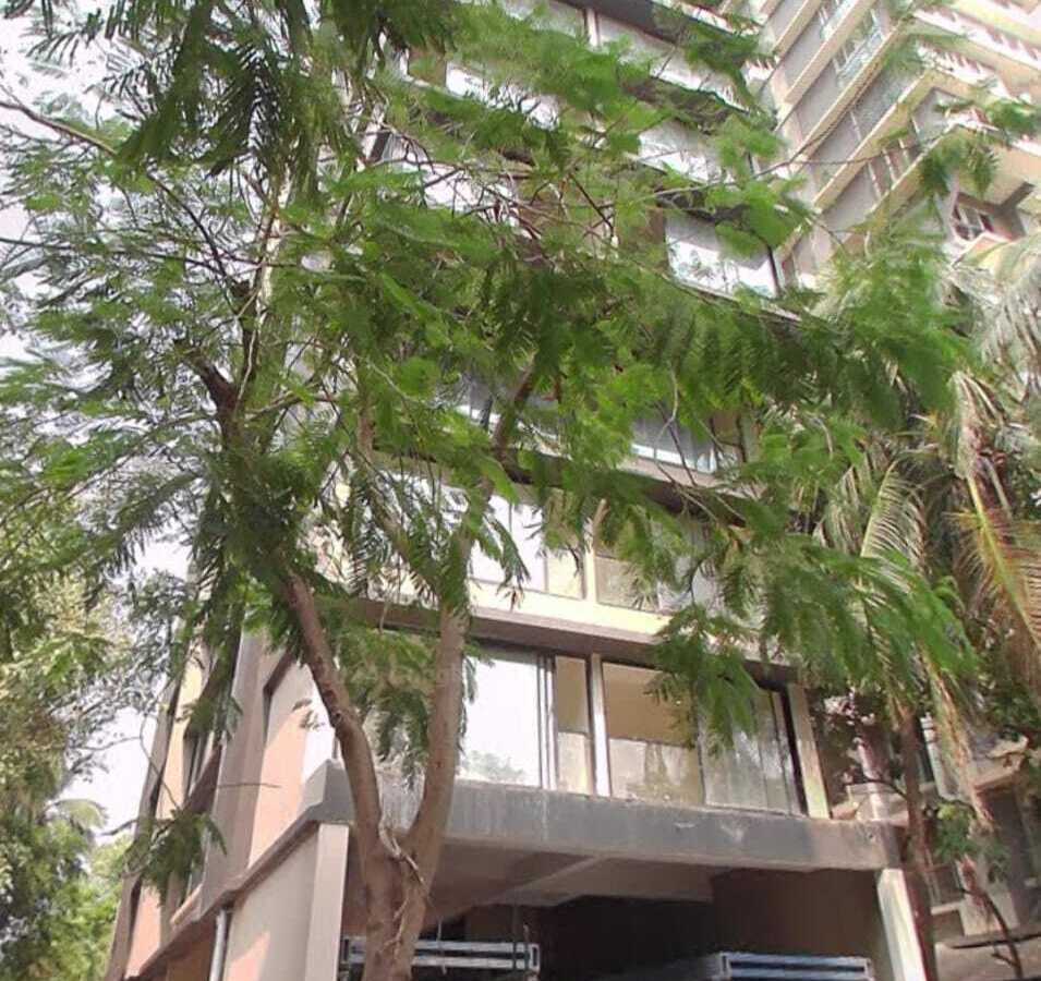 Sale 2 Bhk, 715 sft, Santacruz W, Nutex, Saraswat Colony.