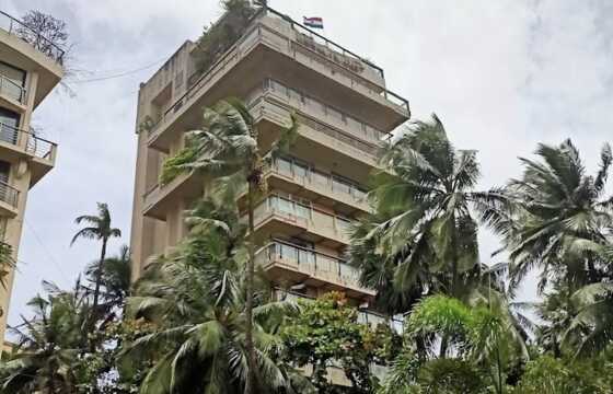 Rent Sea Facing Semi furnished 3 Bhk in Bandra W, Pali Hill Premium building.
