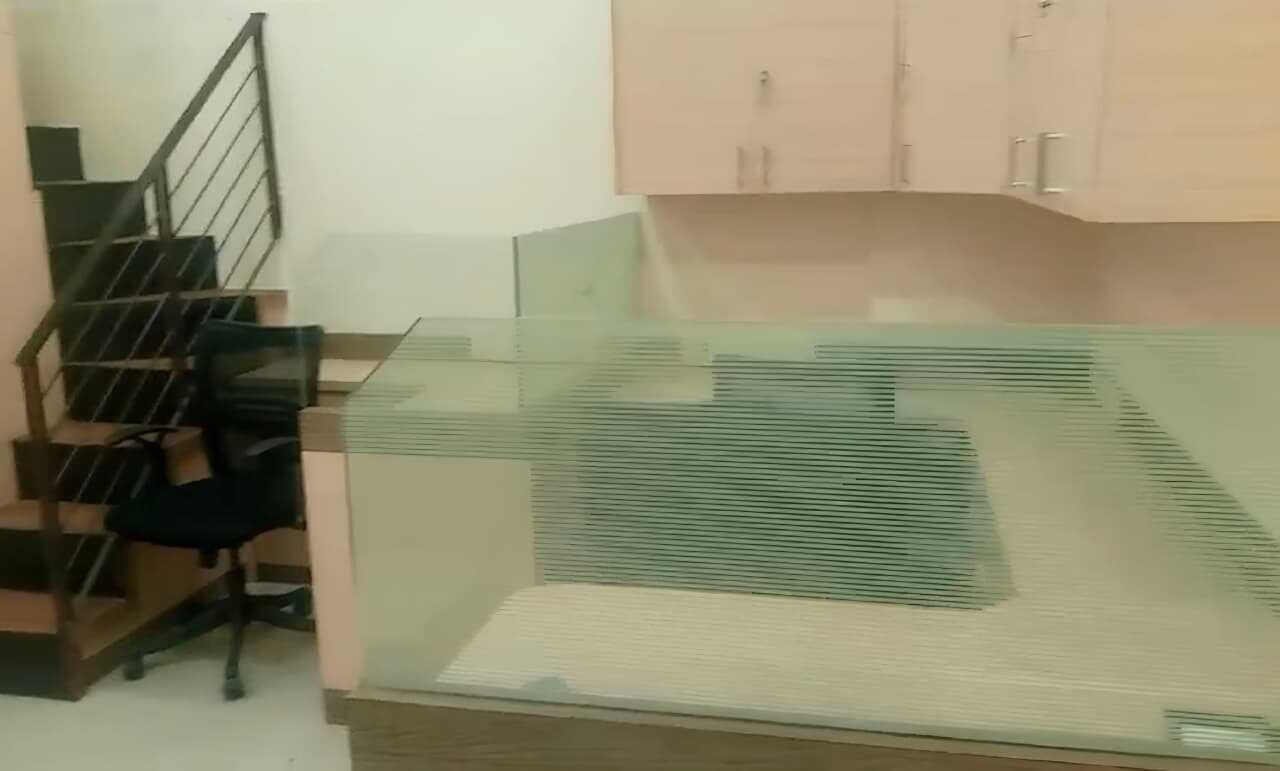 Rent Furnished 590 sft Office in Andheri W, Off Link Rd, Oberoi Chambers II.