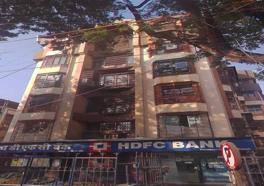 Rent F/F 5 Bhk, SV Rd, Santacruz W, Regal Apartment. | 2000 sft.