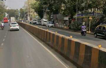 Main road view of Distress sale shop