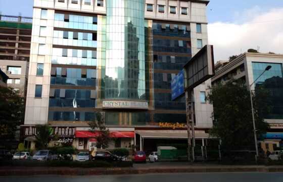Rent Furnished 180 sft Office in Andheri W, Off Link Rd, Crystal Plaza.