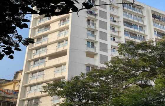 Sale F/F 3 Bhk, 997 sft, Khar W SV Rd, Woodstock.