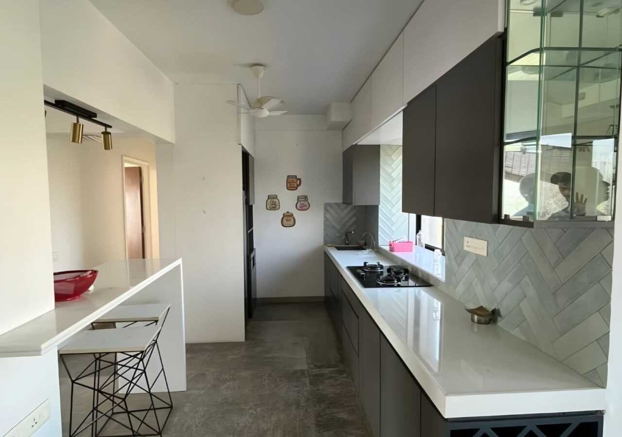 Rent Sea View 2 Bhk in Andheri West
