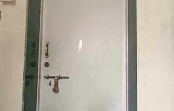 Rent 1 Rk Studio Apt at Juhu Tara Rd, Juhu Beach | with Private Balcony.