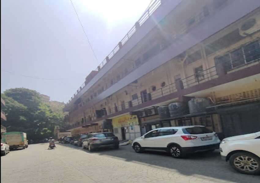 Rent 950 sqft in Industrial Estate in Andheri West on Ground Floor