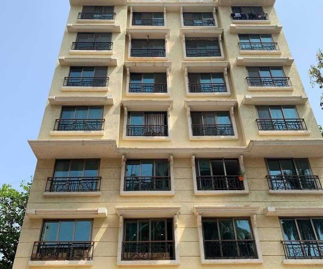 Sale 2 Bhk, 685 st, in Khar W, Vienna, Rd no. 3.