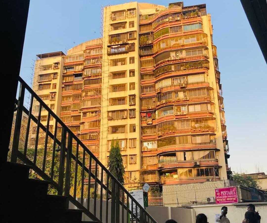 Sale 3 Bhk in Andheri W, Oshiwara, Evershine Green.