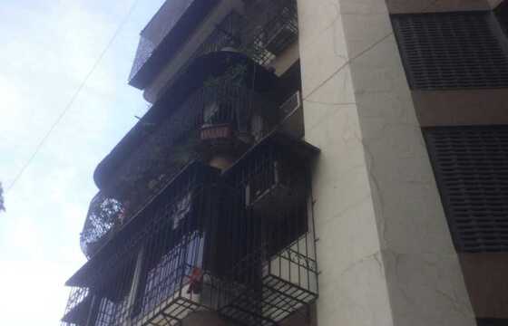 Rent Semi furnished 2 Bhk in Andheri W, Lokhandwala, Sun Swept.
