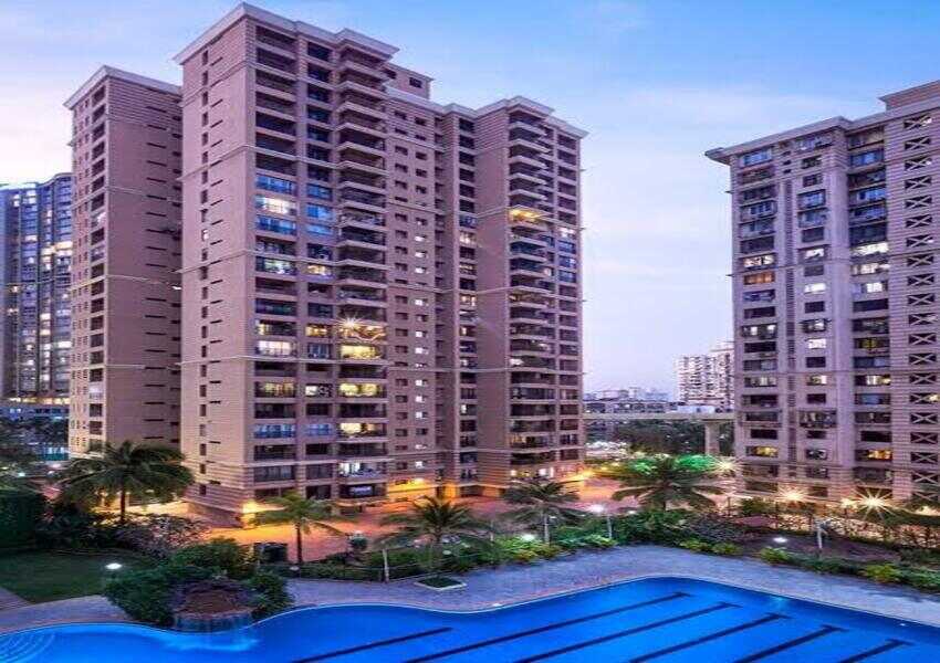 2 BHK Residential Apartment of 800 sq.ft. Carpet Area for Sale in Raheja Classique, Andheri West.