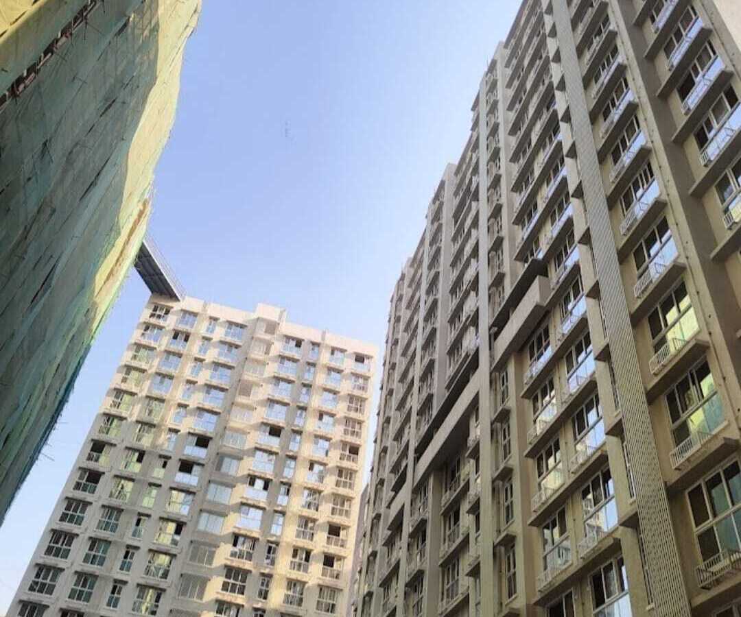 Sale S/F 3 Bhk, 900 sft, Platinum LIfe, Andheri W DN Nagar.
