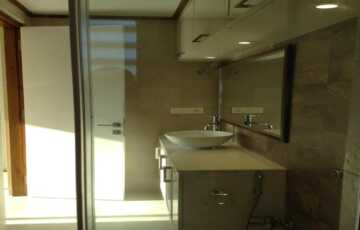 Sale 3 Bhk, Juhu Gulmohar DLH Square Cross Rd no. 9 and 10, a Building that Stands Apart