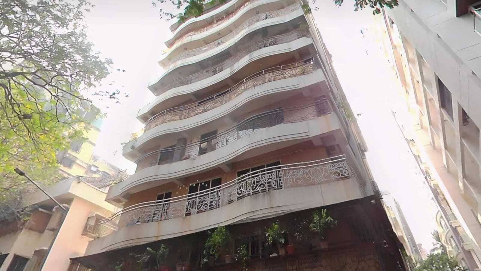 Sale 3 Bhk, 1200 sft, Khar W, Neera, 15th Rd.