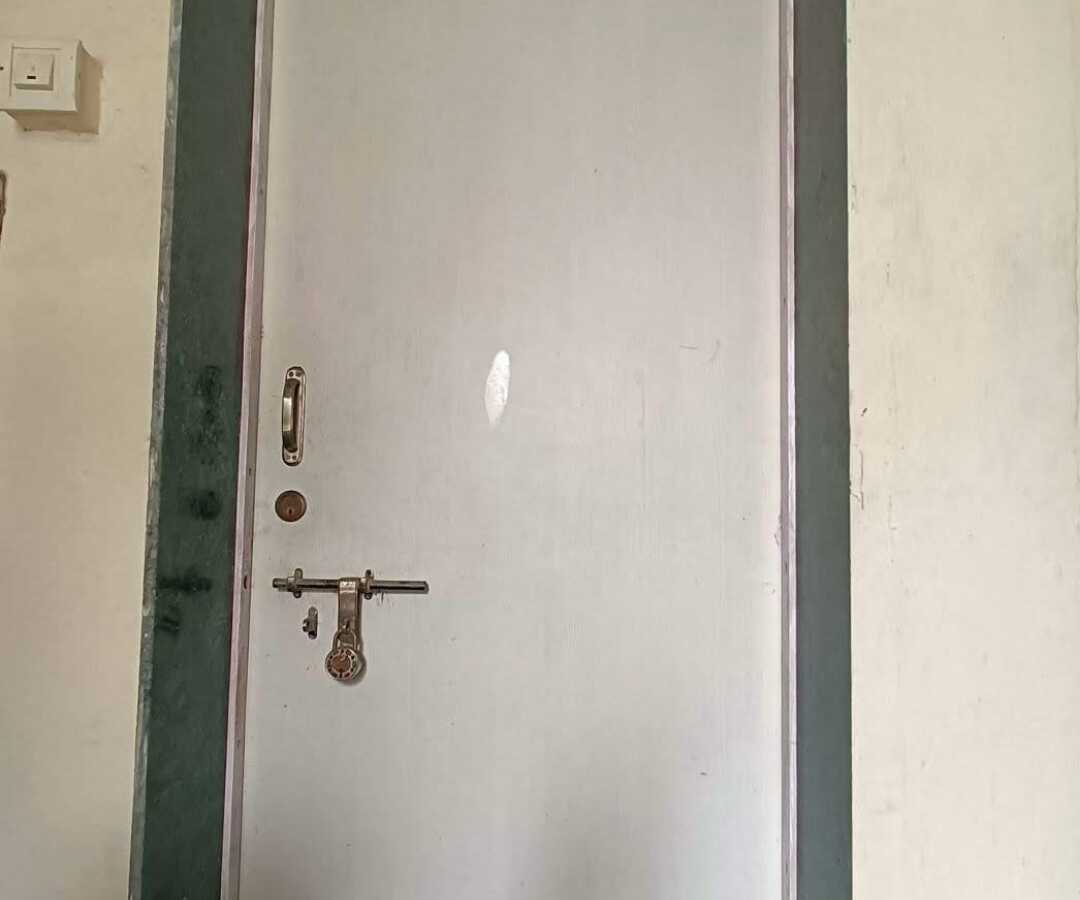 Rent 1 Rk Studio Apt at Juhu Tara Rd, Juhu Beach | with Private Balcony.