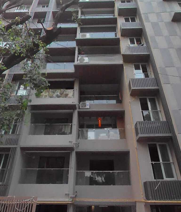 Sale 2 Bhk, 875 sft, in Santacruz W Station Rd, Acharat Baug.