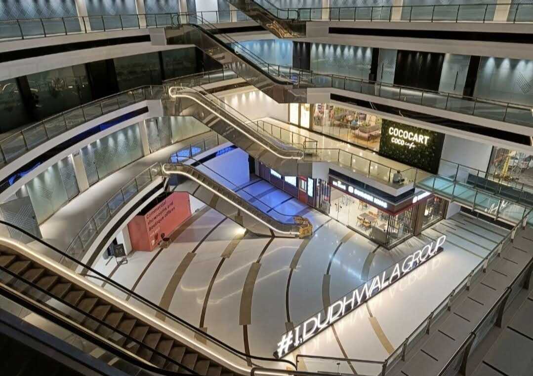 Rent Furnished 2400 sft Office, Link Rd, Andheri W, in Vicino Mall.