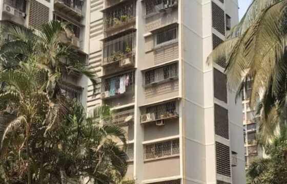 Rent Semi furnished 3 Bhk in Andheri W, Oshiwara, Link Garden Tower.