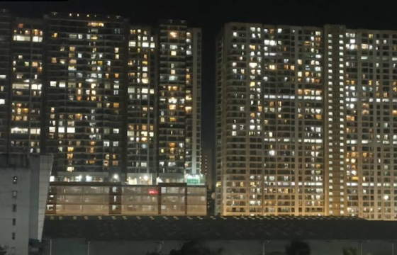 Sale 2 Bhk, 950 sft. in Andheri W, DN Nagar, HDIL Metropolis.