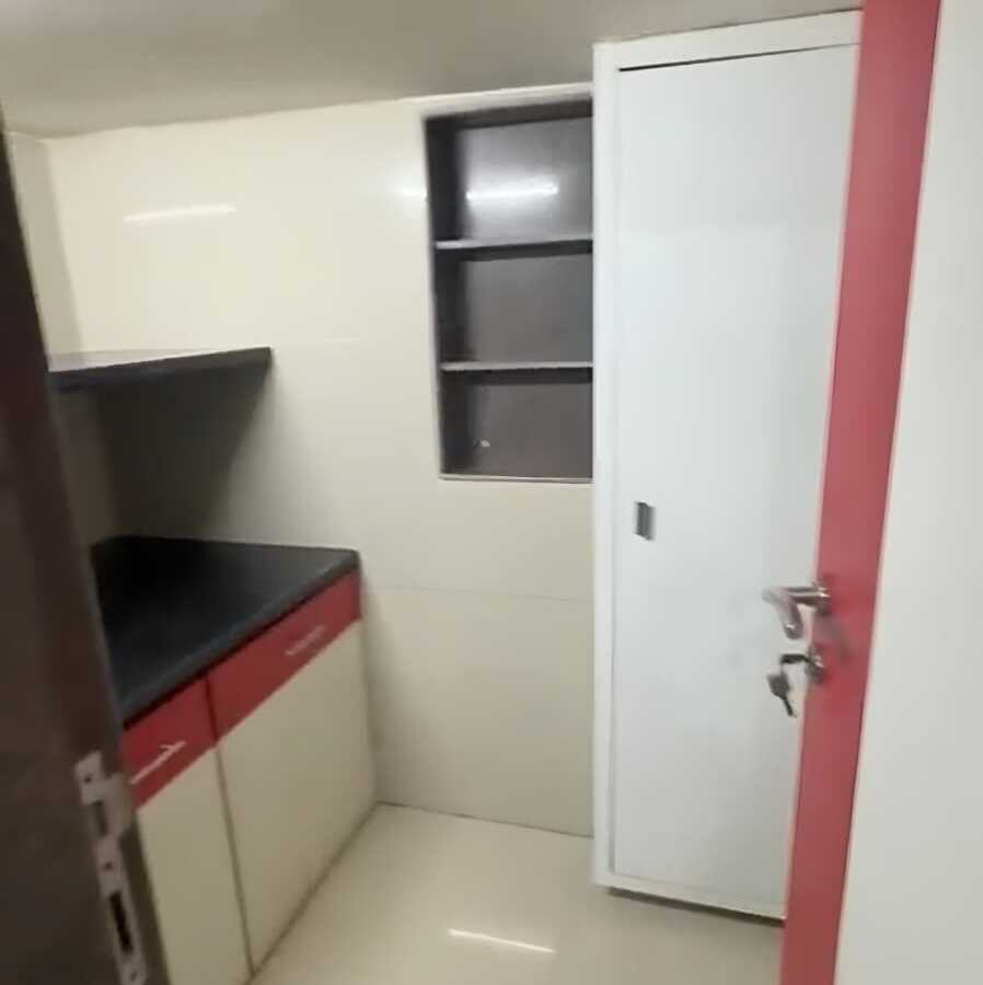 Sale 4.5 Bhk, 1750 sft, in Borivali W, Off Link Rd, Vrindavan Tower.