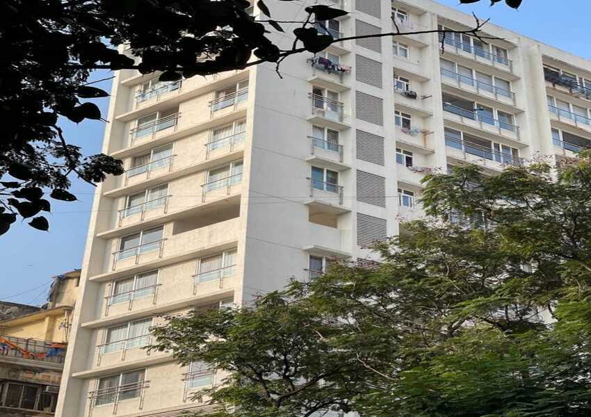 Sale F/F 3 Bhk, 997 sft, Khar W SV Rd, Woodstock.