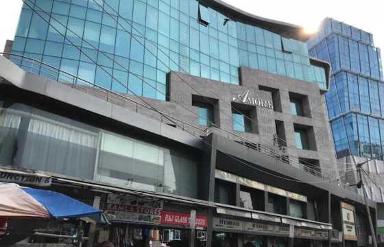 Rent 650 sft Office at Khar W, SV Rd, Amore.