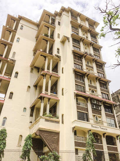 Rent F/F 3 Bhk Duplex in Khar W, Regency Terrace.