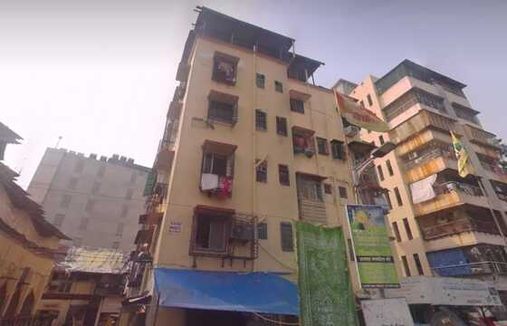 Pagdi Sale 1 Bhk, Bandra W, Raahat Manzil near Bandra Station.