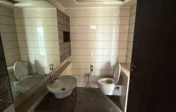 Bathroom in 4 bhk for Rent near Pushpa Narsee Park 10th Rd Juhu Scheme