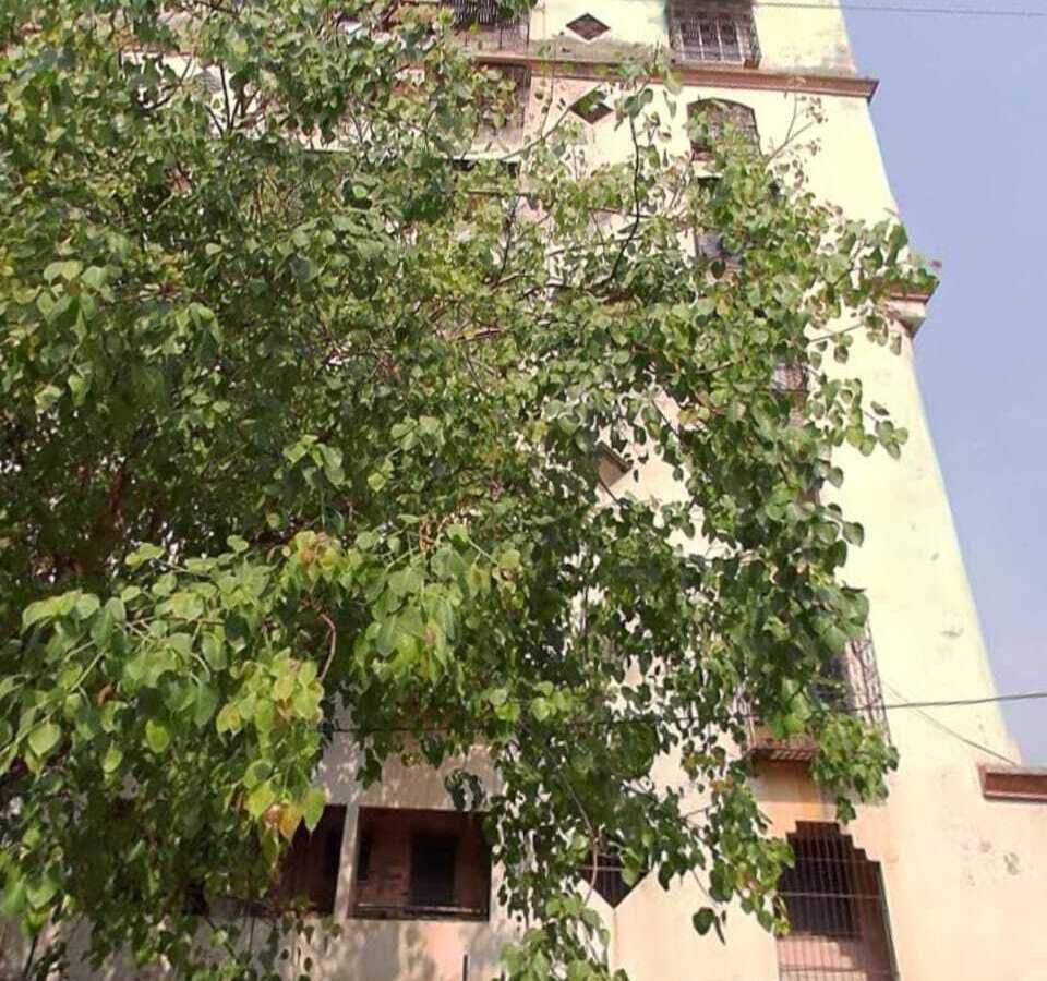 Sale 2 Bhk, 800+ sft, in Andheri W Oshiwara, Yashodeep Tower.