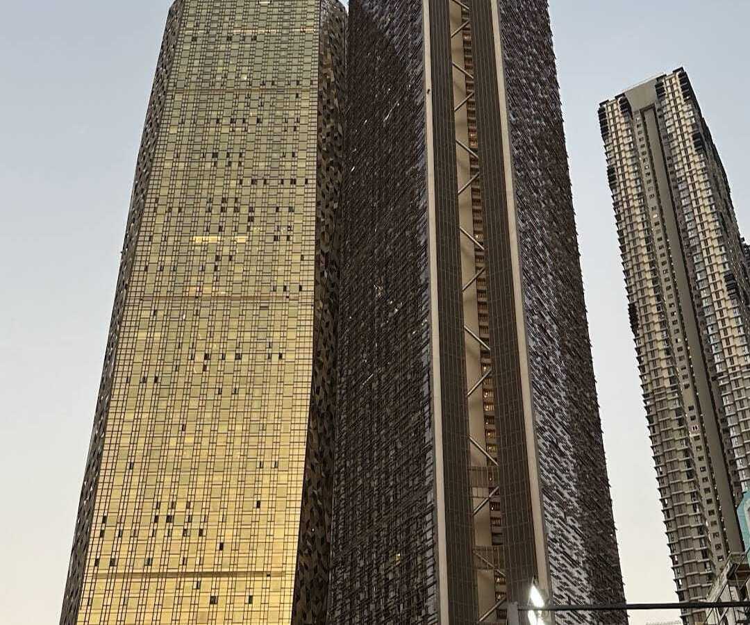 Rent 3 Bhk, 1322 sft, at Lodha Trump Tower, Worli.