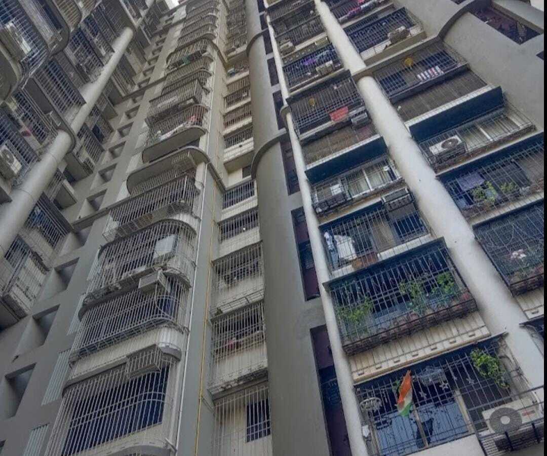 Rent F/F 3 Bhk, in Andheri West Shastri Nagar, Royal Resort.